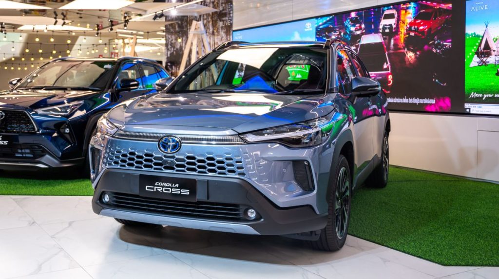 Ra mắt Toyota Corolla Cross 2024: Giá quy đổi từ 680 triệu, lưới tản nhiệt kiểu Lexus RX, có thể Việt Nam giữa năm nay